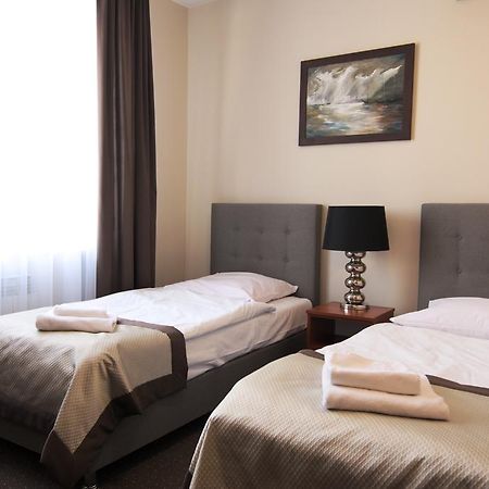 Centrum Konferencyjno-Apartamentowe Mrowka Варшава Экстерьер фото