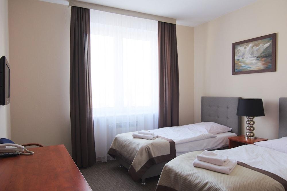 Centrum Konferencyjno-Apartamentowe Mrowka Варшава Экстерьер фото