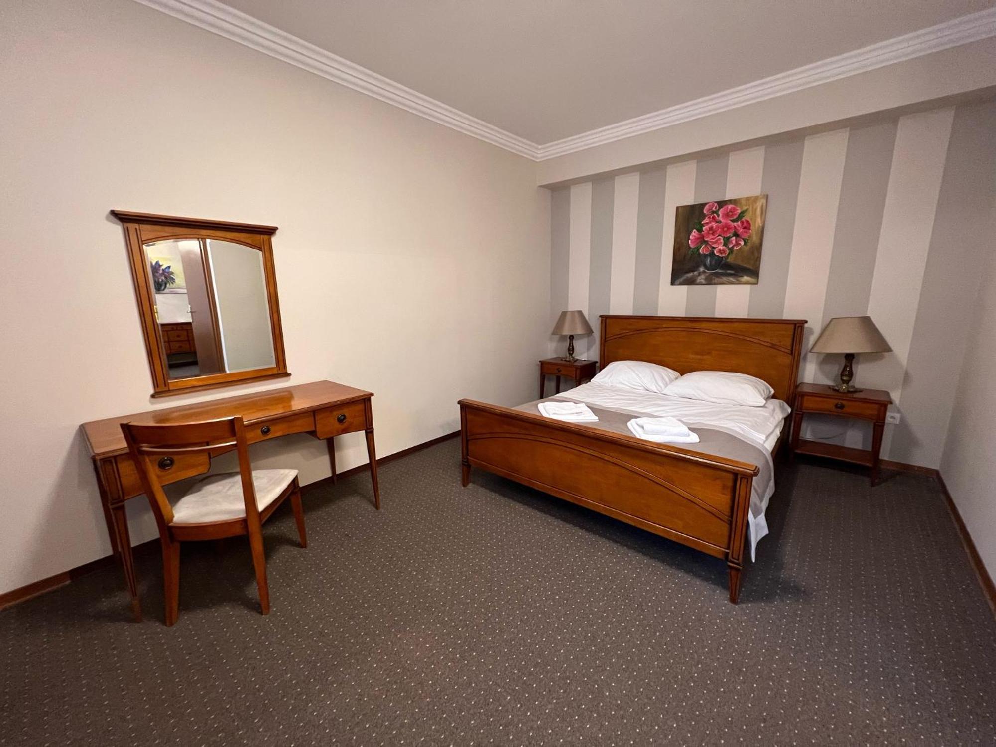 Centrum Konferencyjno-Apartamentowe Mrowka Варшава Экстерьер фото
