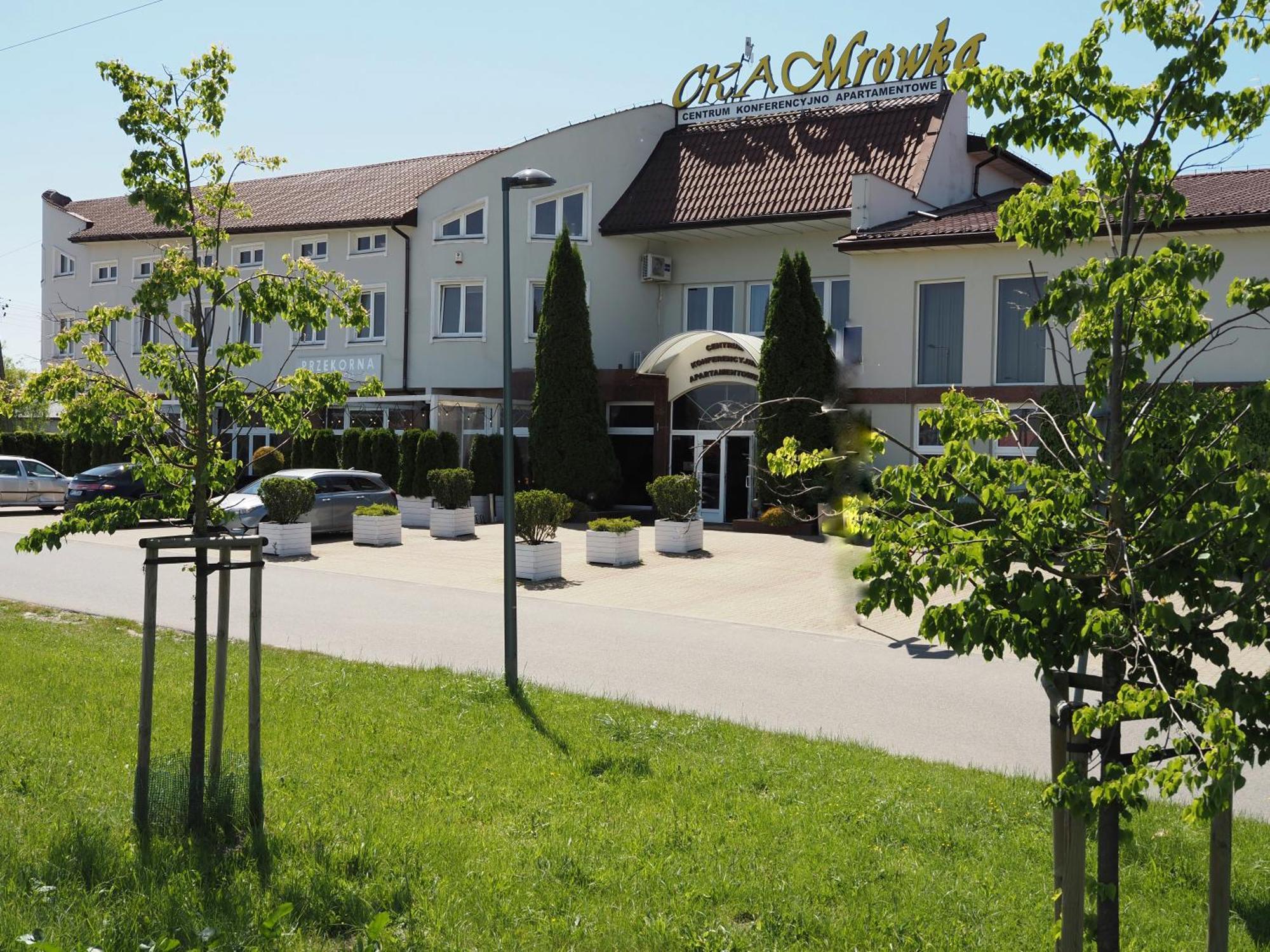 Centrum Konferencyjno-Apartamentowe Mrowka Варшава Экстерьер фото
