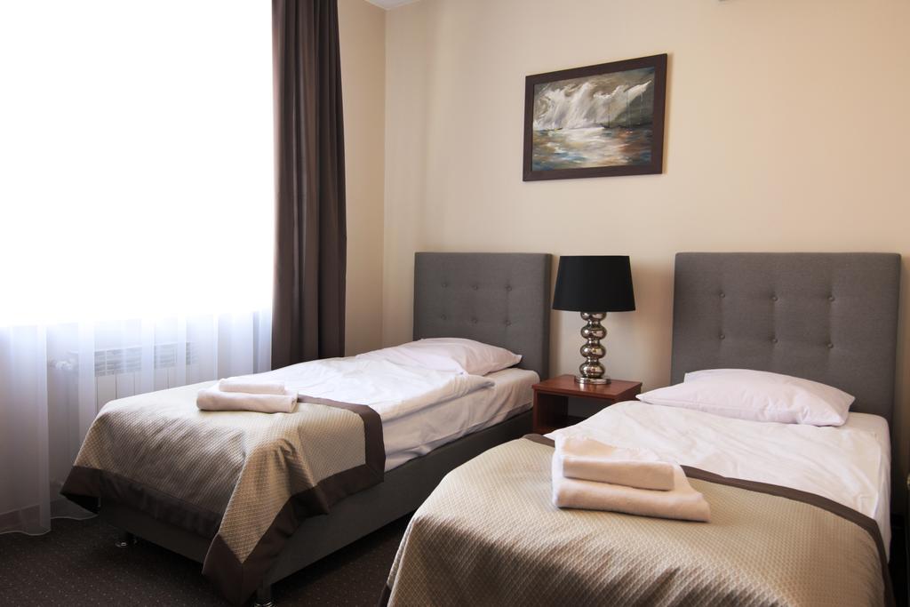 Centrum Konferencyjno-Apartamentowe Mrowka Варшава Экстерьер фото