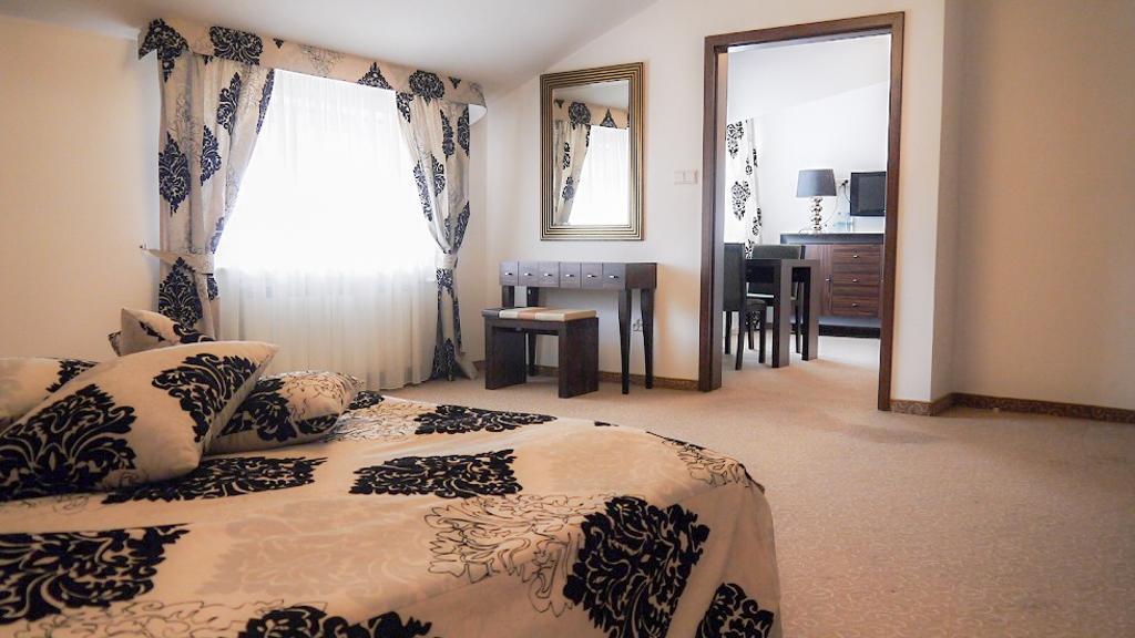 Centrum Konferencyjno-Apartamentowe Mrowka Варшава Экстерьер фото