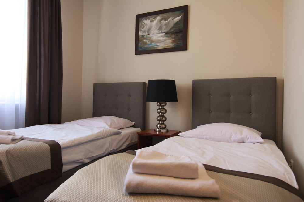 Centrum Konferencyjno-Apartamentowe Mrowka Варшава Экстерьер фото