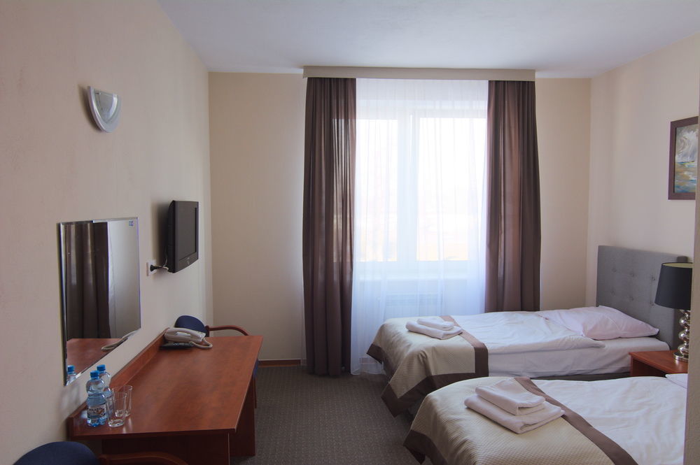 Centrum Konferencyjno-Apartamentowe Mrowka Варшава Экстерьер фото